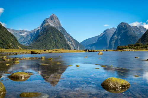 paysage Nouvelle-Zélande mer et montagnes