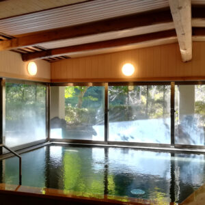 Un onsen, bain Japonais